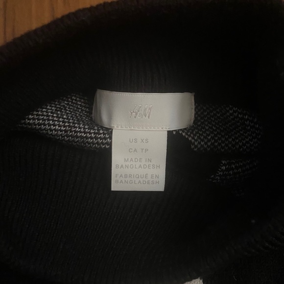 Polka Dot Knit Mock-turtleneck sweater - Picture 2 of 3